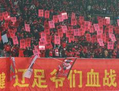 联合国际球队获得胜利，赢得来之不易的荣誉