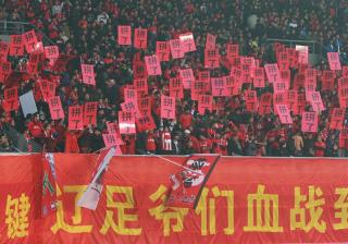 联合国际球队获得胜利，赢得来之不易的荣誉