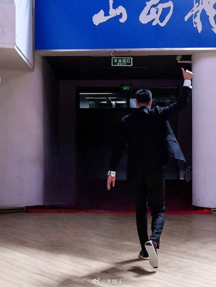 意乙乌龙闹剧持续，裁判判罚后悔一去不回头的简单介绍