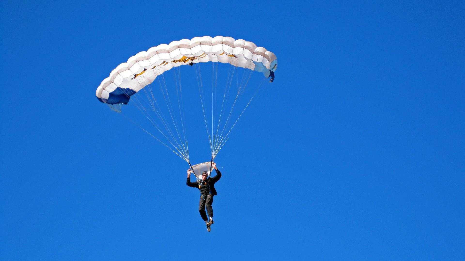 又见绝平！广厦男篮与圣安东尼奥马刺鏖战至终场，马龙读秒救主(男篮录像全场回放)